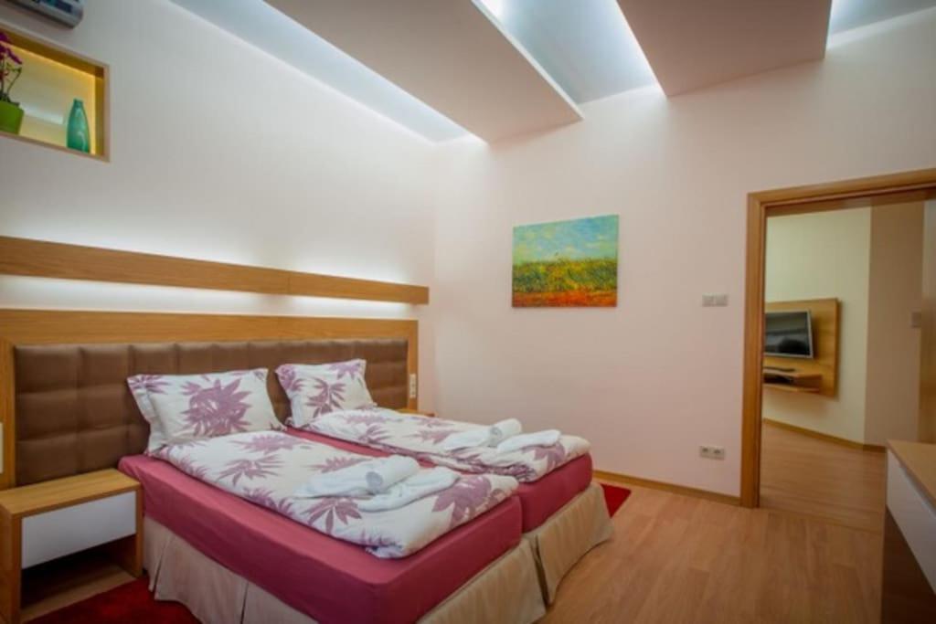 High Tech - Luxurious Apartment Софія Екстер'єр фото