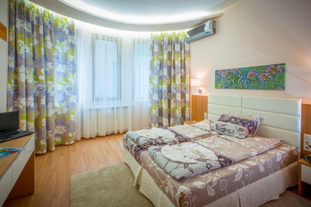 High Tech - Luxurious Apartment Софія Екстер'єр фото
