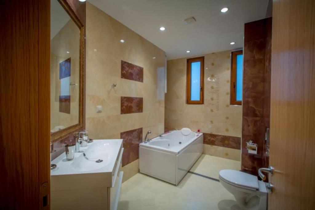 High Tech - Luxurious Apartment Софія Екстер'єр фото