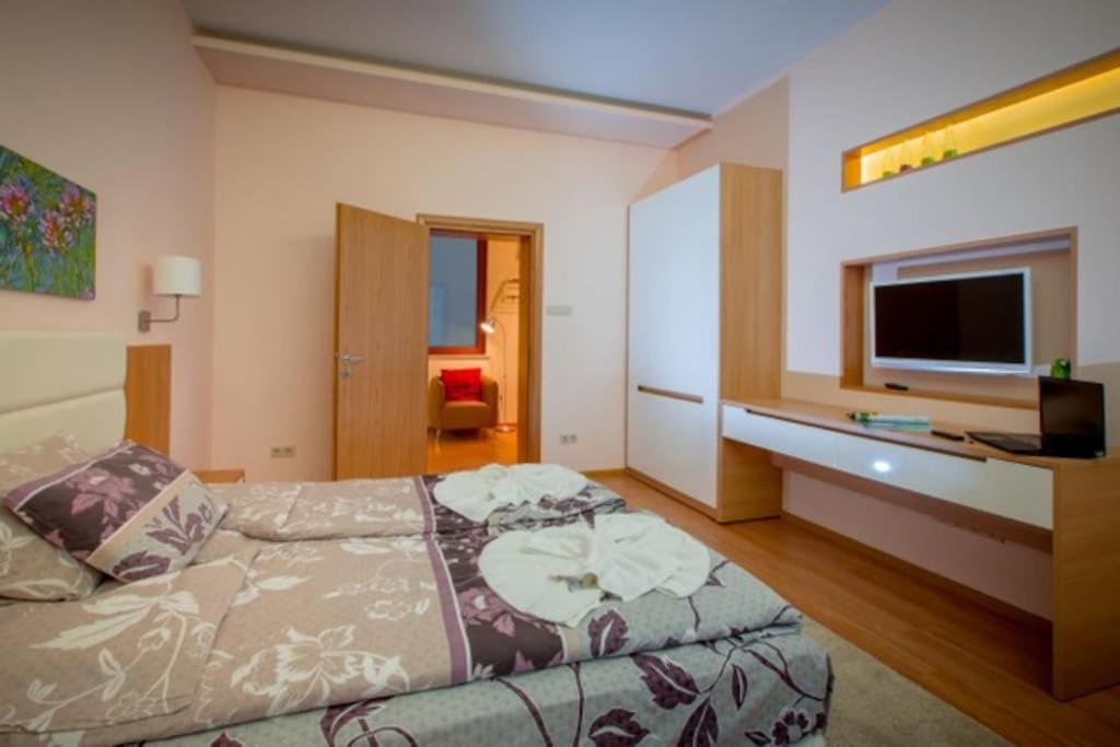 High Tech - Luxurious Apartment Софія Екстер'єр фото
