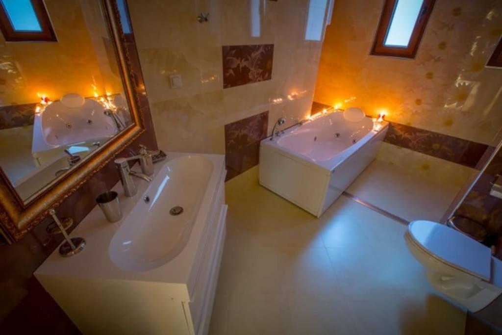 High Tech - Luxurious Apartment Софія Екстер'єр фото