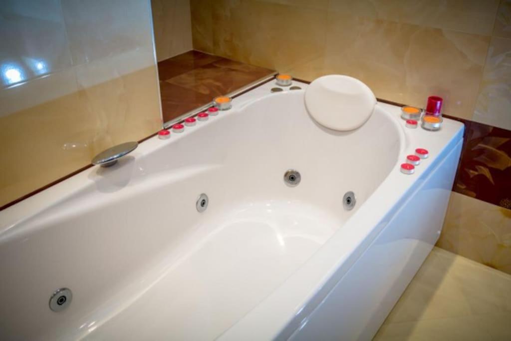 High Tech - Luxurious Apartment Софія Екстер'єр фото
