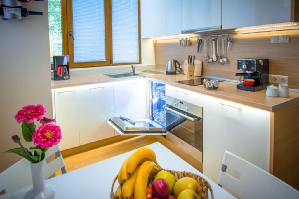 High Tech - Luxurious Apartment Софія Екстер'єр фото